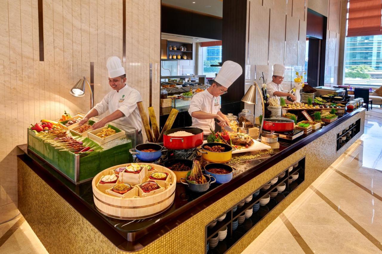 吉隆坡柏威年酒店 • 悦榕管理 外观 照片 A live kitchen at a hotel