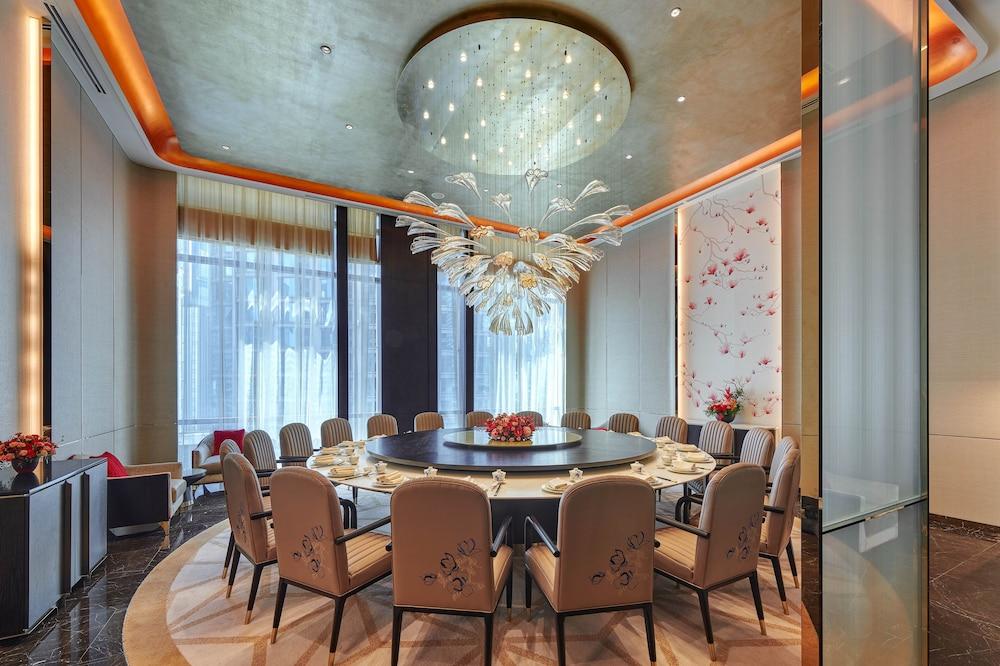 吉隆坡柏威年酒店 • 悦榕管理 外观 照片 The interior of the restaurant