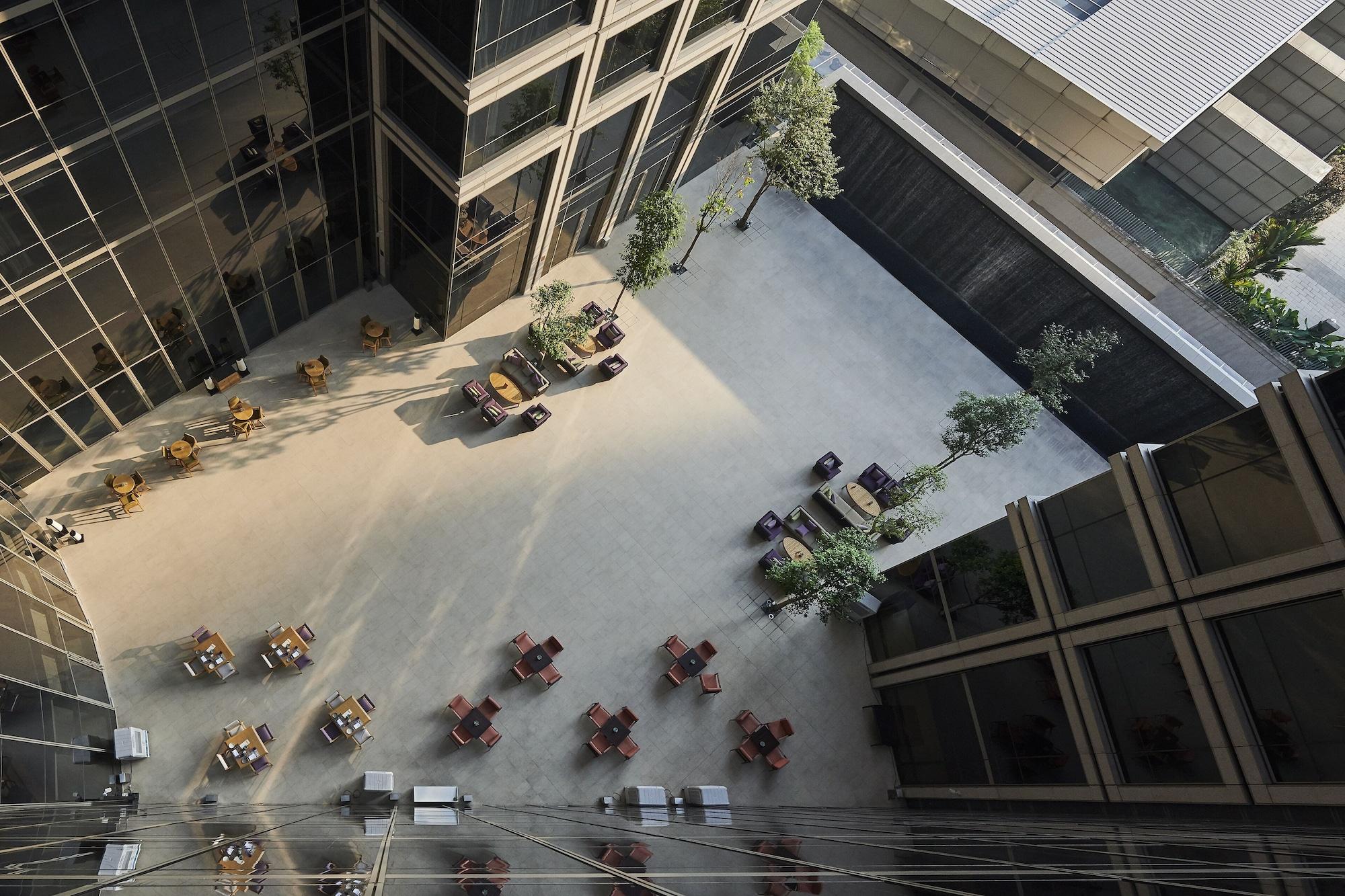 吉隆坡柏威年酒店 • 悦榕管理 外观 照片 The atrium of the new building