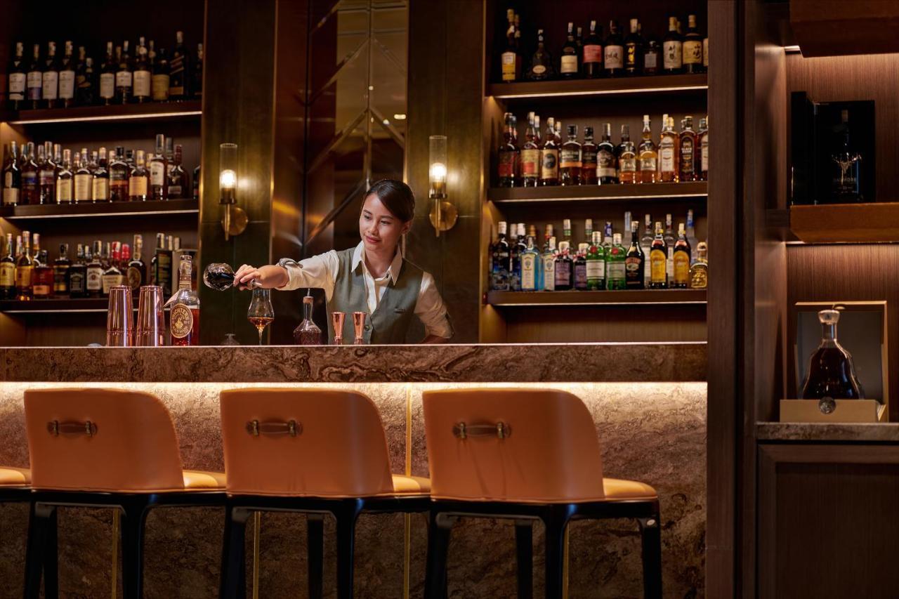 吉隆坡柏威年酒店 • 悦榕管理 外观 照片 The bar at the Hong Kong Bar